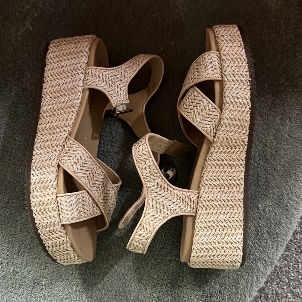 Lucky Brand Cream Heeled Sandals